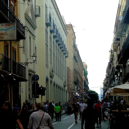 Konukevi Quaroni Palermo
