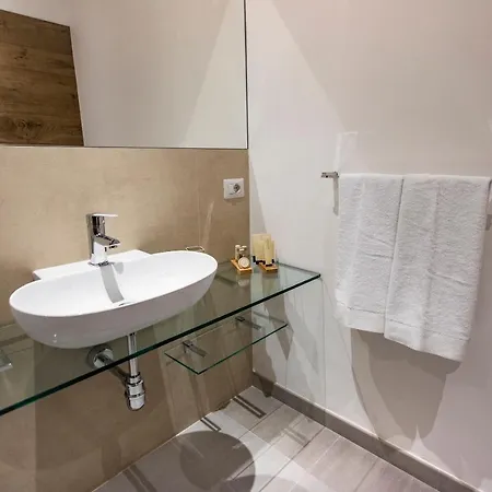 Quaroni Guest house