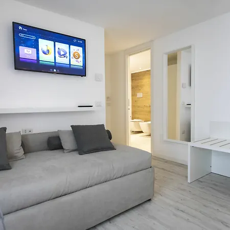 Quaroni Guest house 2*