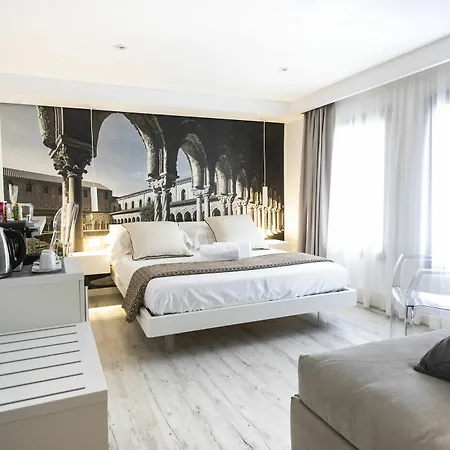 Quaroni Guest house 2*